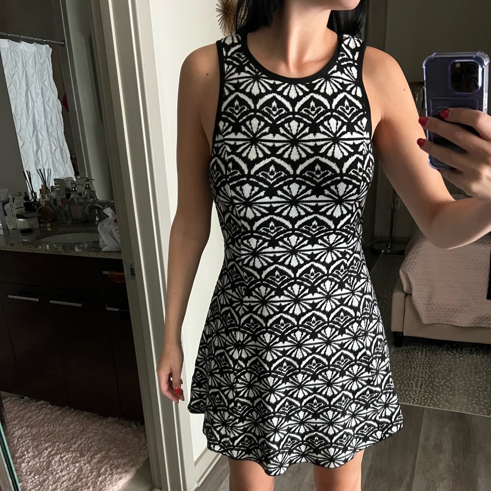 🖤🤍 Abercrombie geometric black white knit fit flare dress medium